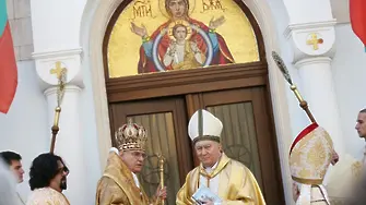 14 светци вече пазят осветена от кардинал Паролин наша църква (СНИМКИ)