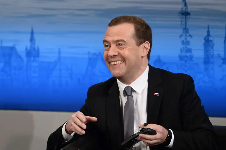 Навални: Медведев е взел подкупи от над 1 милиард евро (СНИМКИ + ВИДЕО)