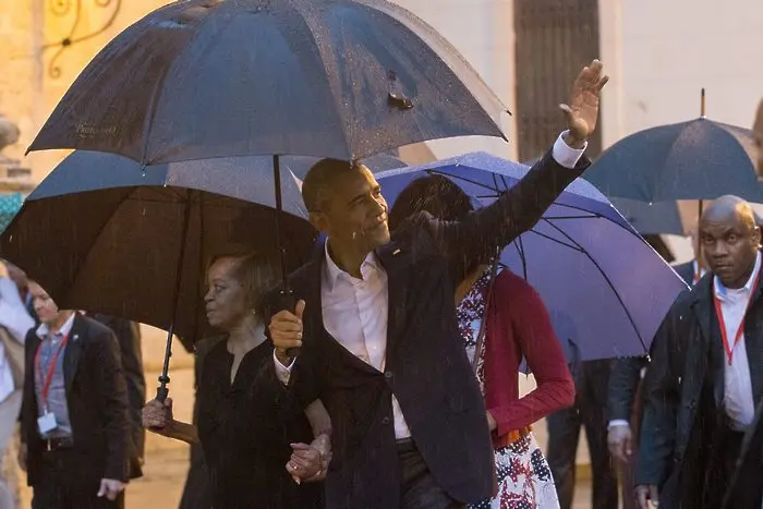 Обама води тъщата на посещение в Куба