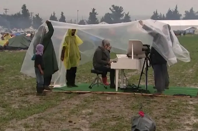 Самият живот: Пиано в бежански лагер (ВИДЕО)