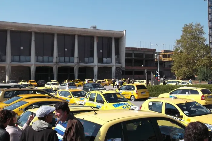 Нов лобистки опит в полза на големите таксиметрови фирми