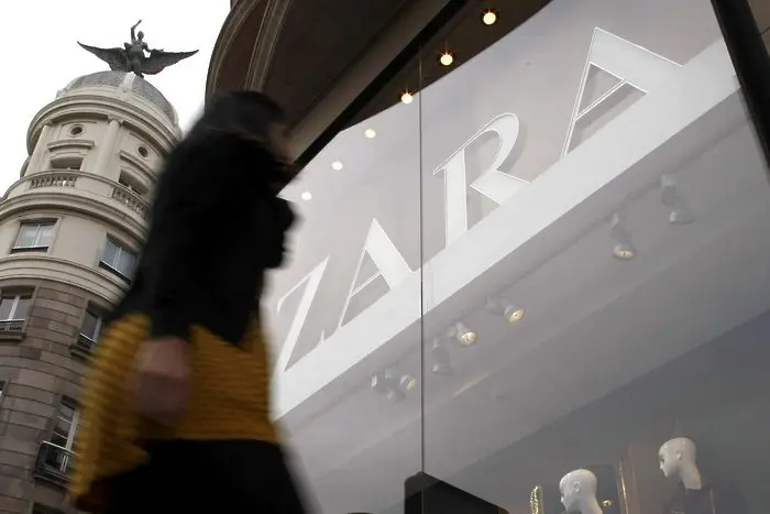 Онлайн магазин на Zara тръгва и в България