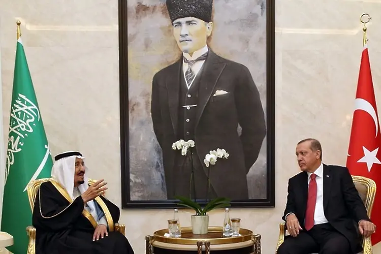 Разкош и параноя в Анкара покрай саудитския крал