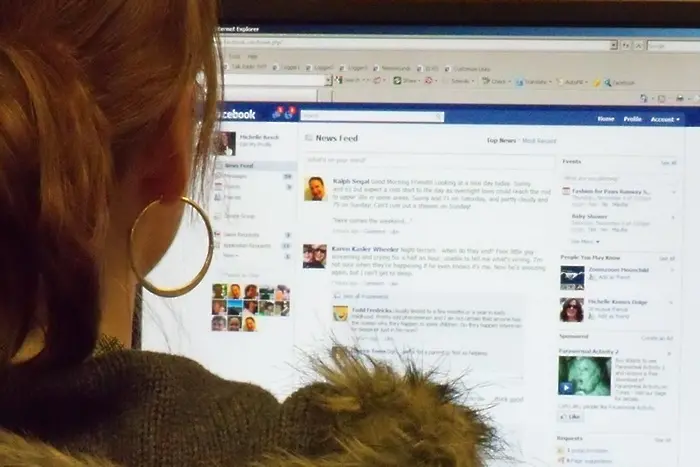 ЕК дава на Facebook 2 седмици да се оправи със скандала