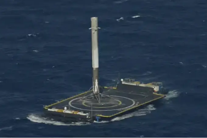 Илон Мъск го направи: Falcon 9 се приземи върху платформа в морето (ВИДЕО)