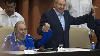 Фидел Кастро се сбогува с комунистите