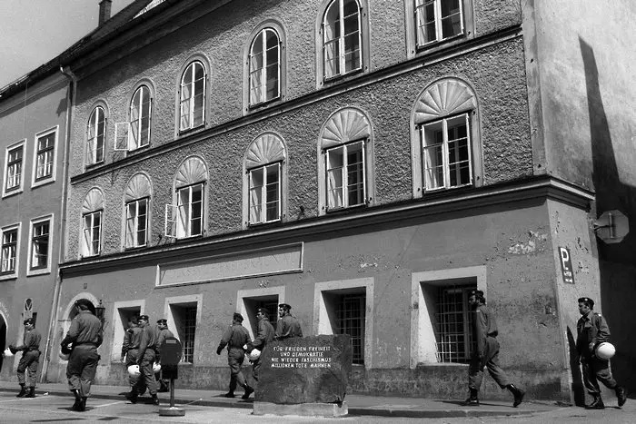 Австрия ще национализира родната къща на Хитлер