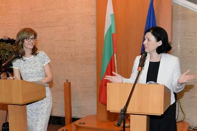 Еврокомисарката по правосъдието: Чакаме резултати от България