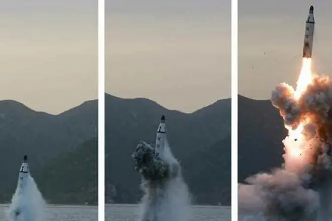 Ким лично пусна ракета от подводница