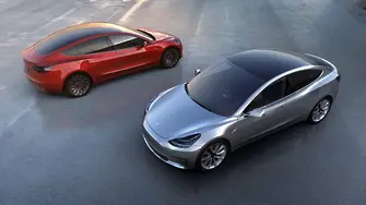 Tesla ще засича деца в гореща кола със сензори