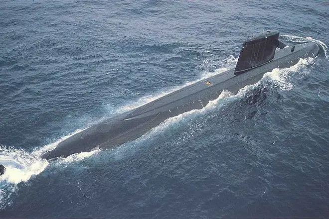 30-годишна френска подводница „потопи“ самолетоносач на САЩ