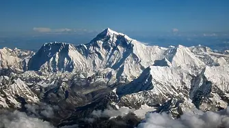 Ледът на Еверест се топи и разкрива все повече тела на алпинисти