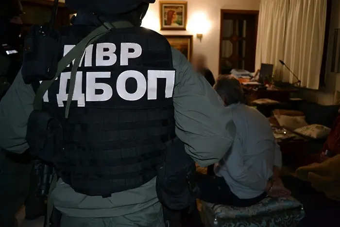 12 задържани в ДАИ при акция на ГДБОП