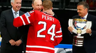 Канадските хокеисти триумфираха в Москва, Путин ги короняса