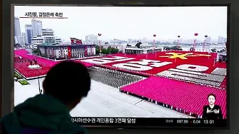 Грандиозен парад в Пхенян (СНИМКИ+ВИДЕО)