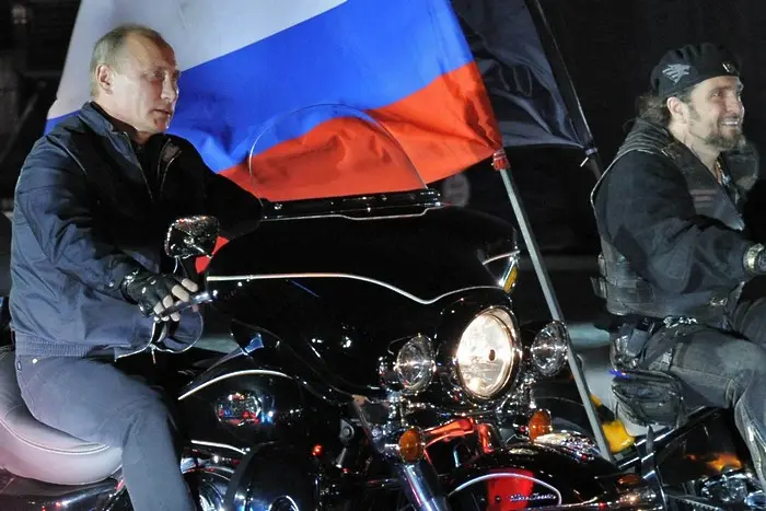 Полша не пуска рокерите на Путин. Кремъл: Това е гавра