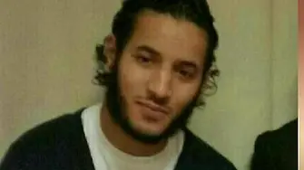 Джихадистът, убил полицай край Париж, предавал във фейсбук