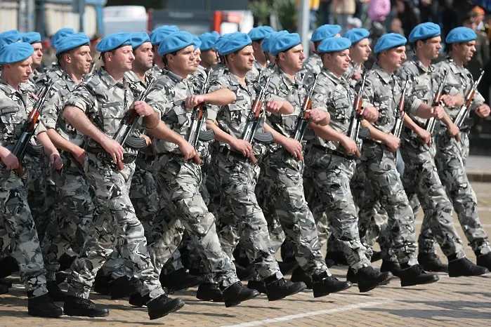 Каракачанов предлага и 40-годишни да влизат в армията