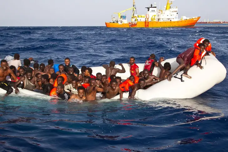 22 трупа открити в лодка край Либия