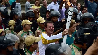 Протести посрещнаха олимпийския огън в Рио