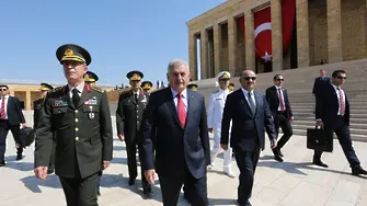 Първи протест срещу чистката в Турция - двама генерали с оставки