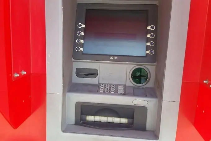 Русия ограничава банкоматите, препоръчва безкасови плащания