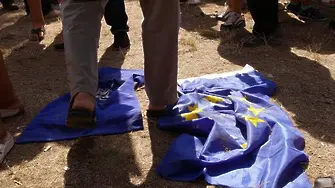 Ден по-късно: БСП осъди стъпкването на знамената на ЕС и НАТО