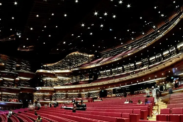 Пласидо Доминго пя в новата Дубайска опера