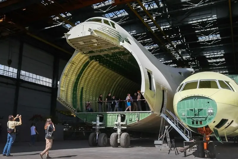 Украйна доставя на Китай най-големия самолет в света. Съветски