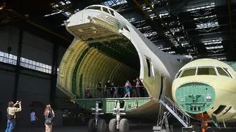 Украйна доставя на Китай най-големия самолет в света. Съветски