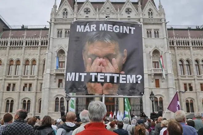 Средният пръст остана за Орбан...