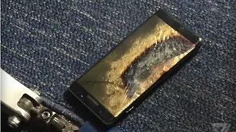 Сменен Samsung Galaxy се запали и евакуира самолет