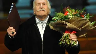 Почина най-старият играещ актьор в света
