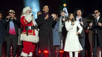 Как Обама пее Jingle Bells (ВИДЕО)