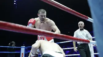 Летящ старт за Тервел Пулев на професионалния ринг (СНИМКИ)