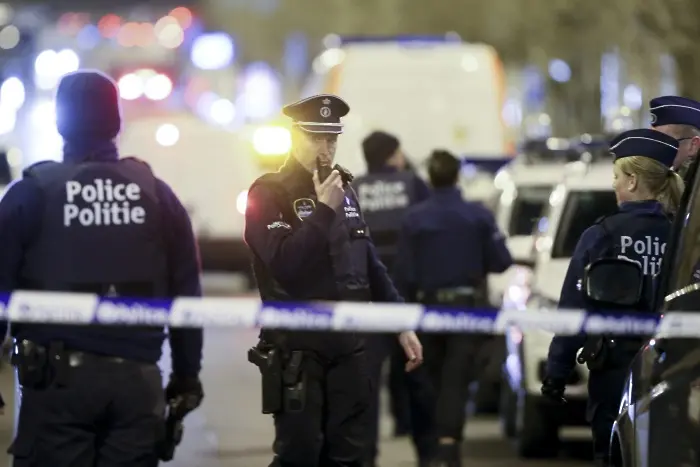 Полицията в Брюксел арестува въоръжен мъж