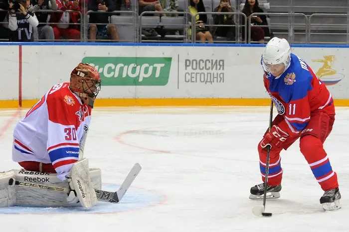Български спортен шеф играе хокей с Путин и Лукашенко