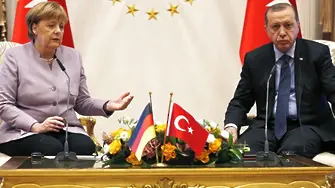 Меркел в Турция: Опозицията е част от демокрацията