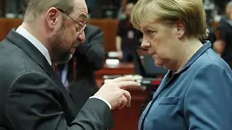 Меркел пое курс към широка коалиция. Шулц засега мълчи