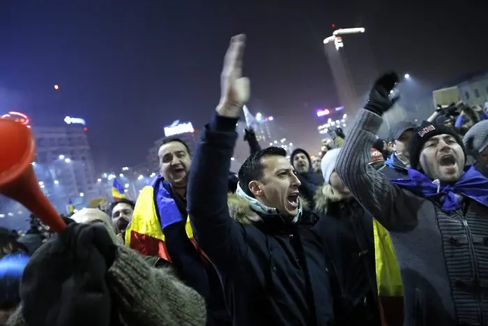 Брюксел предупреди Румъния да не декриминализира корупцията