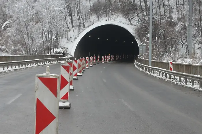 Поне 16 тунела  в страната са рискови и опасни за инциденти