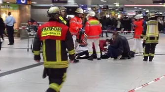 Луд рани 9 души с брадва на гарата в Дюселдорф (СНИМКИ+ВИДЕО)