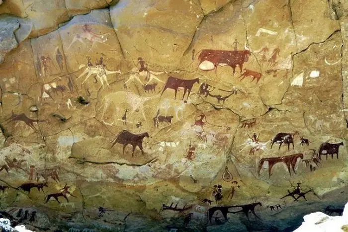 Вандали изсякоха имената си върху скални рисунки на 8000 години