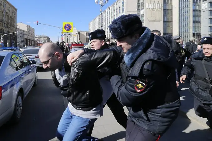 Тактиката на Русия срещу непокорните - арести и затвор