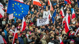 Полша вече може да забранява протести