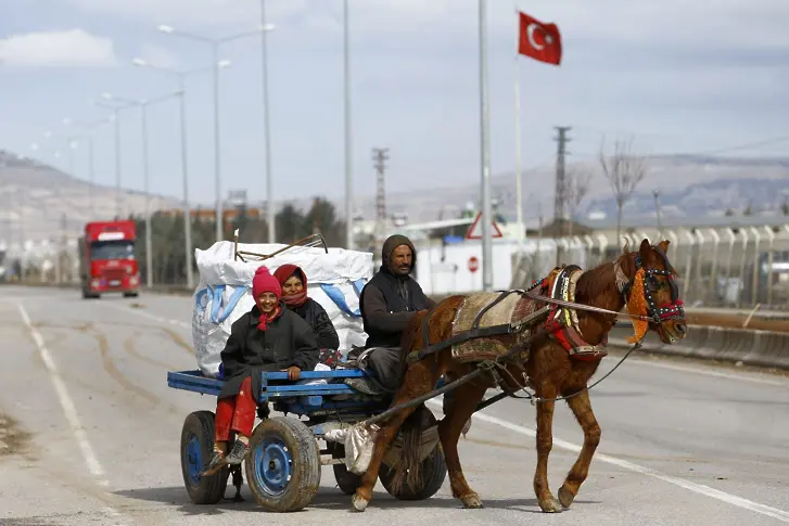 ЕС дава още 640 млн. евро за бежанците в Турция