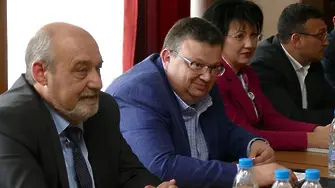 Цацаров обеща мерки, за да няма спорове за парко или наркомясто