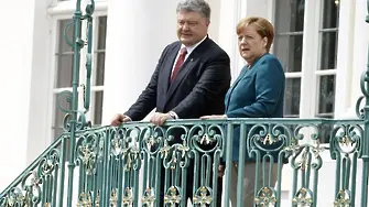 Меркел и Порошенко обсъдиха войната в Донбас
