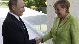 Меркел с тояга и морков при Путин