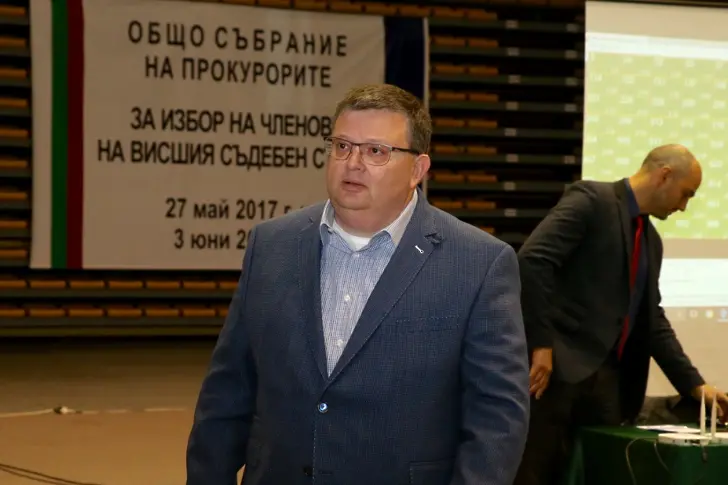 Под погледа на Цацаров: прокурори избират членове на ВСС (СНИМКИ)